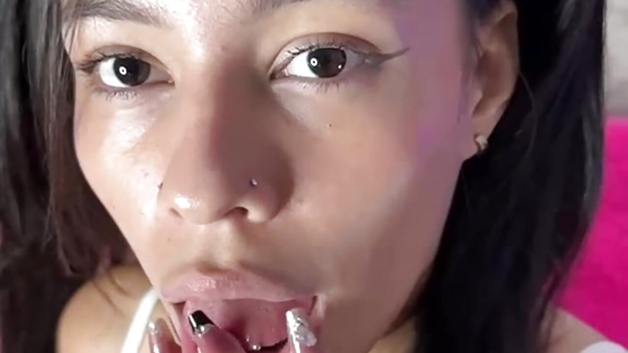 mi hermoso rostro con un piercing 🥵💦🍑 - video av nahiara_santana cam-modell