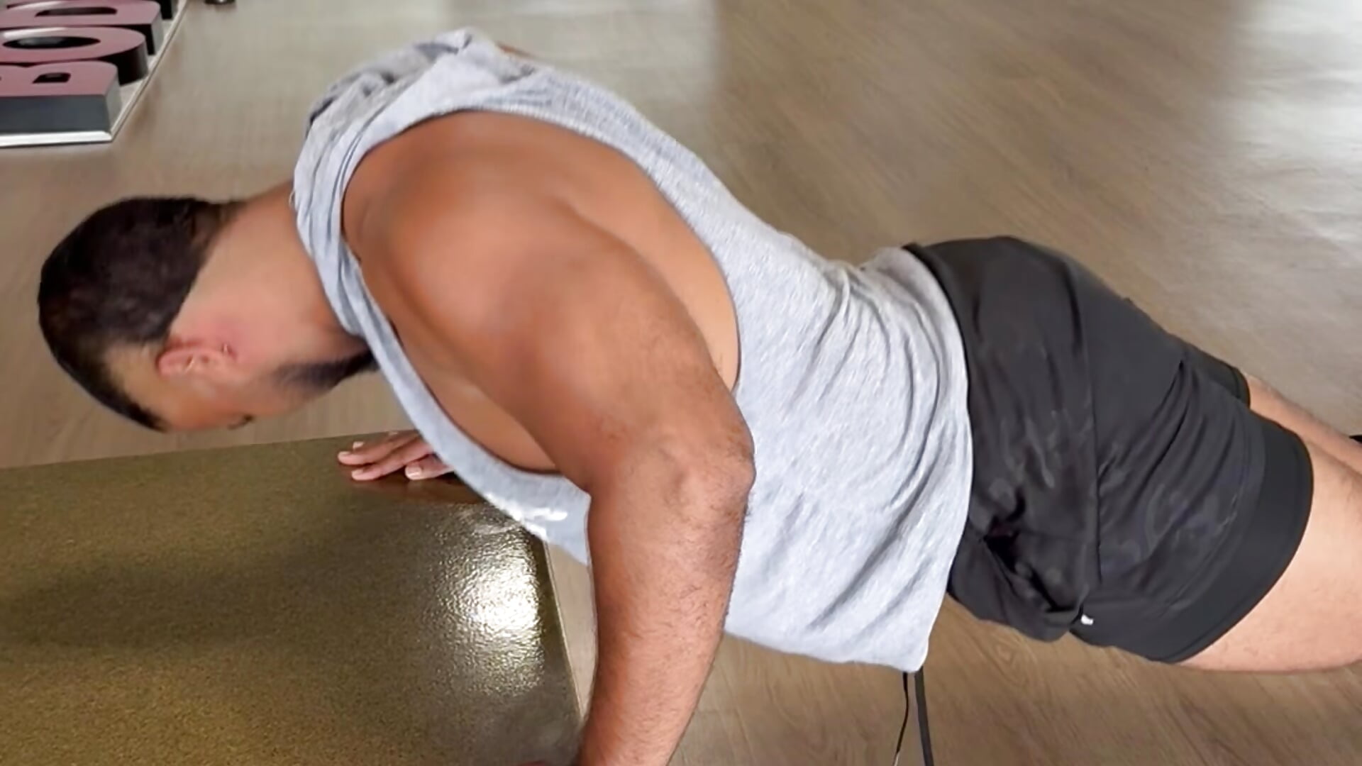 Exercising ourselves - vidéo du modèle de showcams RomeooBrown