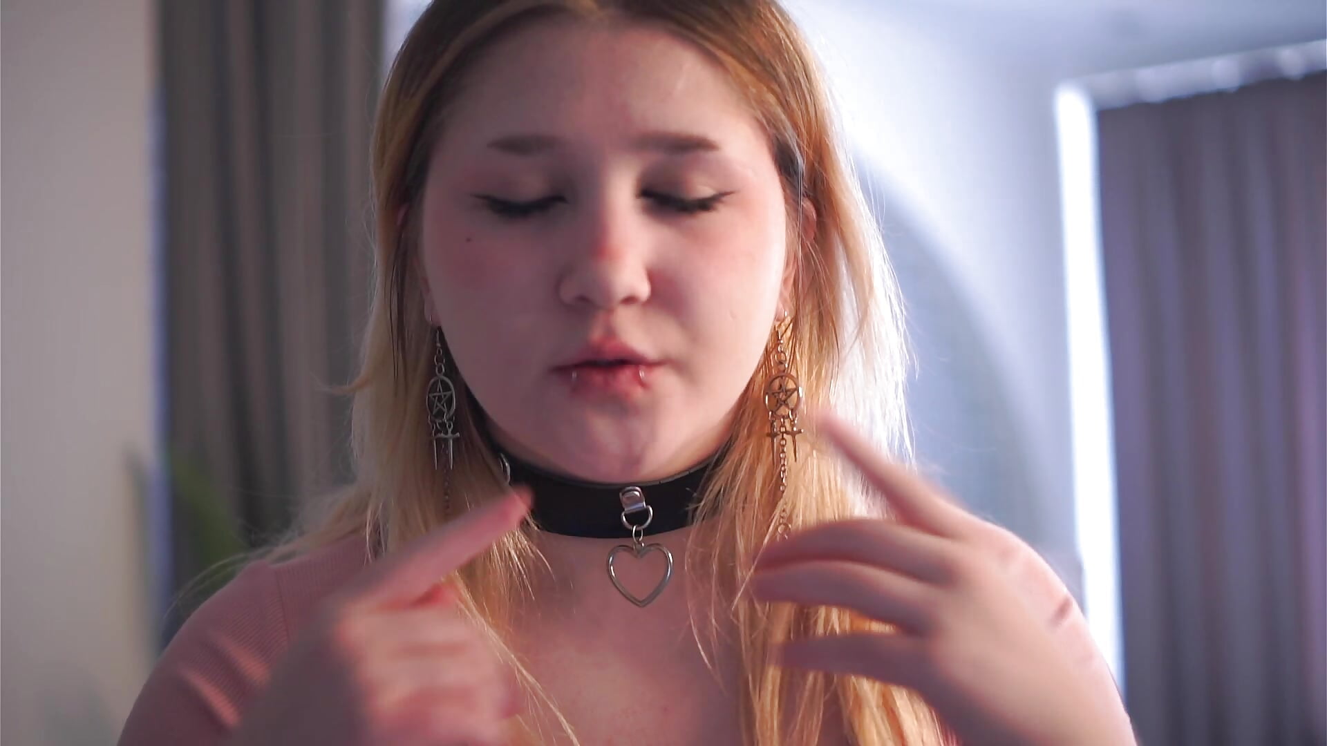 PIERCING? i got some - clip cu KenaYodis model videochat