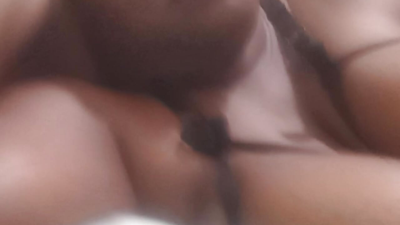 Boobies in your face - video av BustyChocx cam-modell