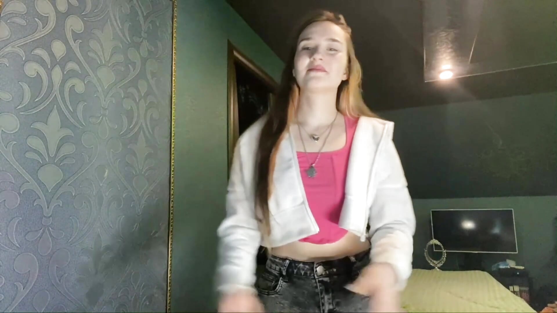 How do you like my outfit? isn't it sexy?－カメラキャストのCarmelaLiebherrの動画