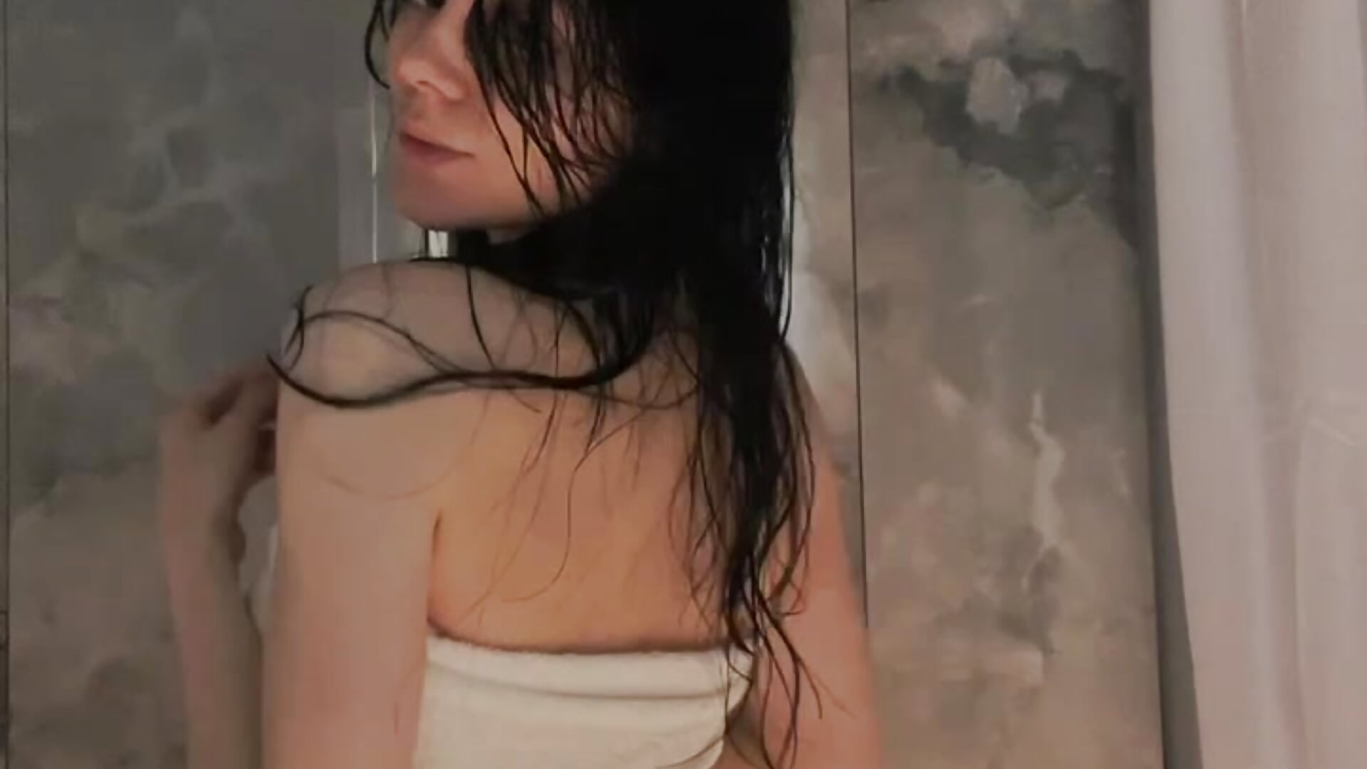 I came out after the shower – video od webkamerové modelky OnlyNora