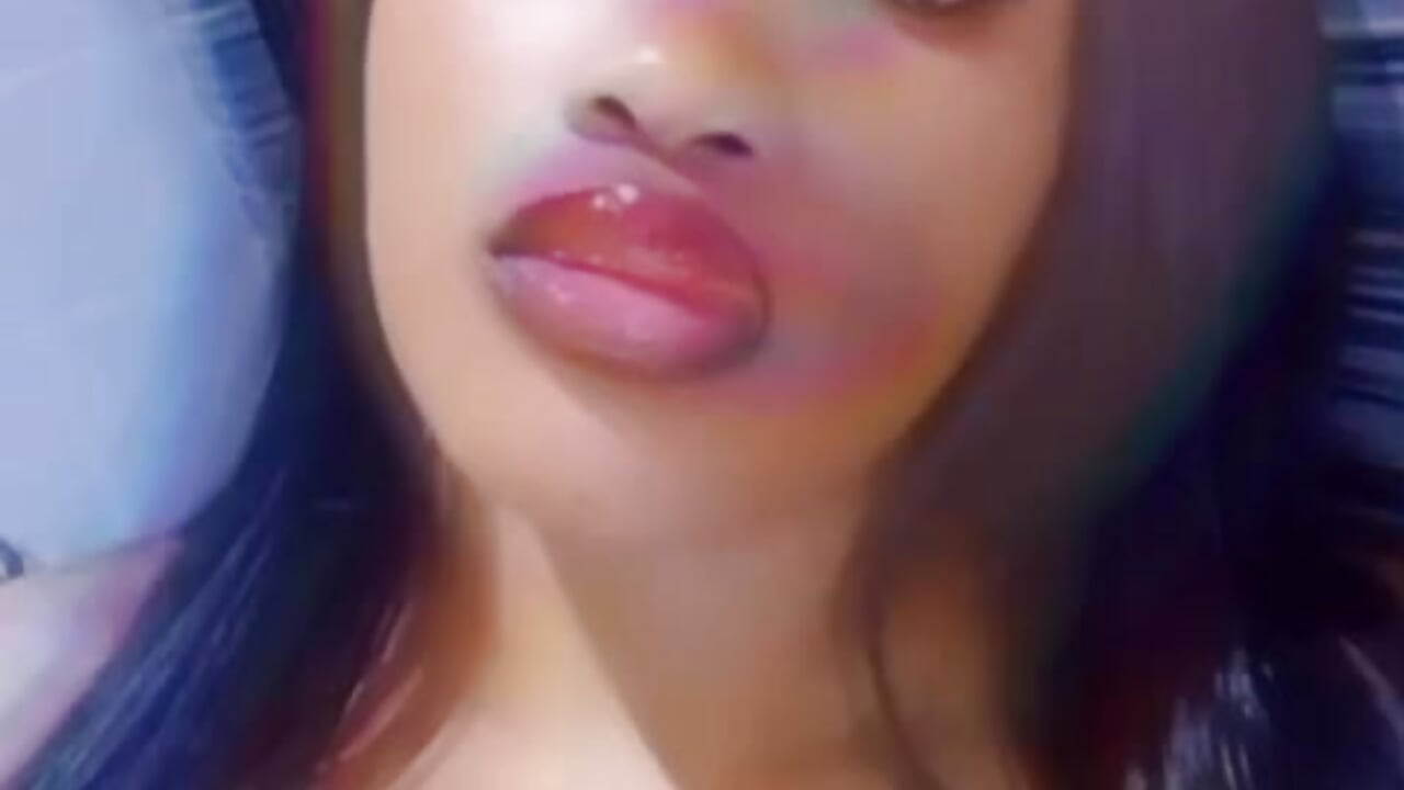 juicy lips - MissPradaa adlı kamera modelinin videosu