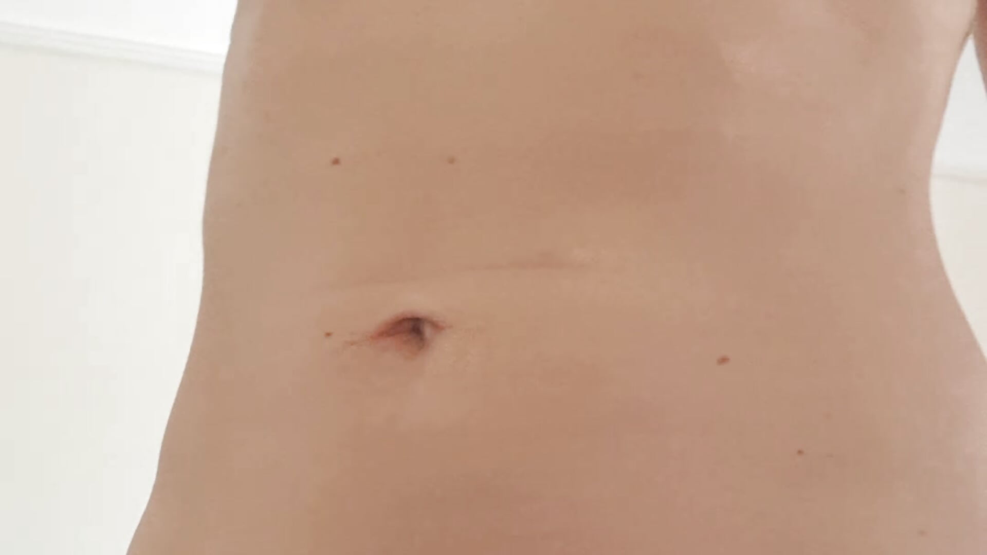 Moisterising boobs - video od modelky/modela SportyBella_91