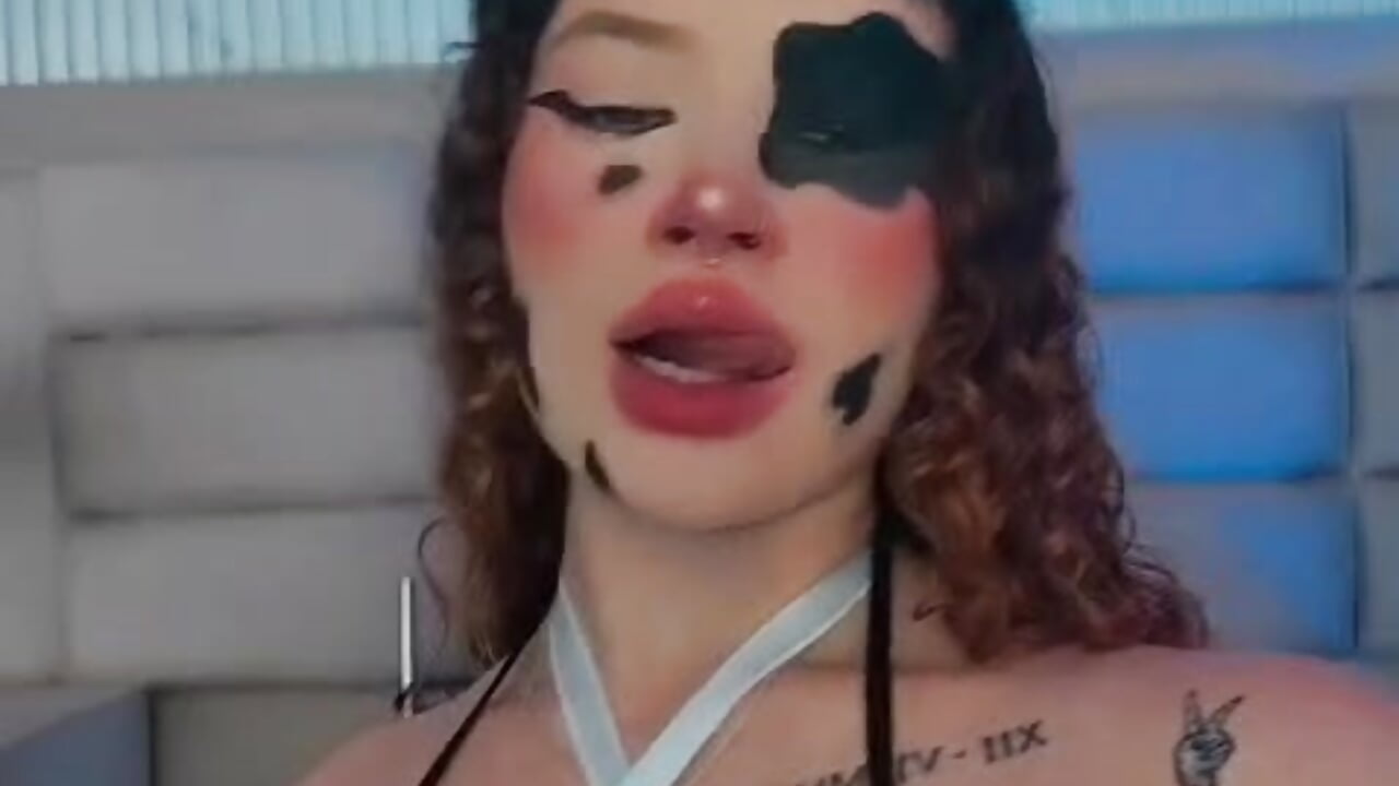 my playful outfit, to seduce you - vídeo de la modelo de cam AphroditeSweett