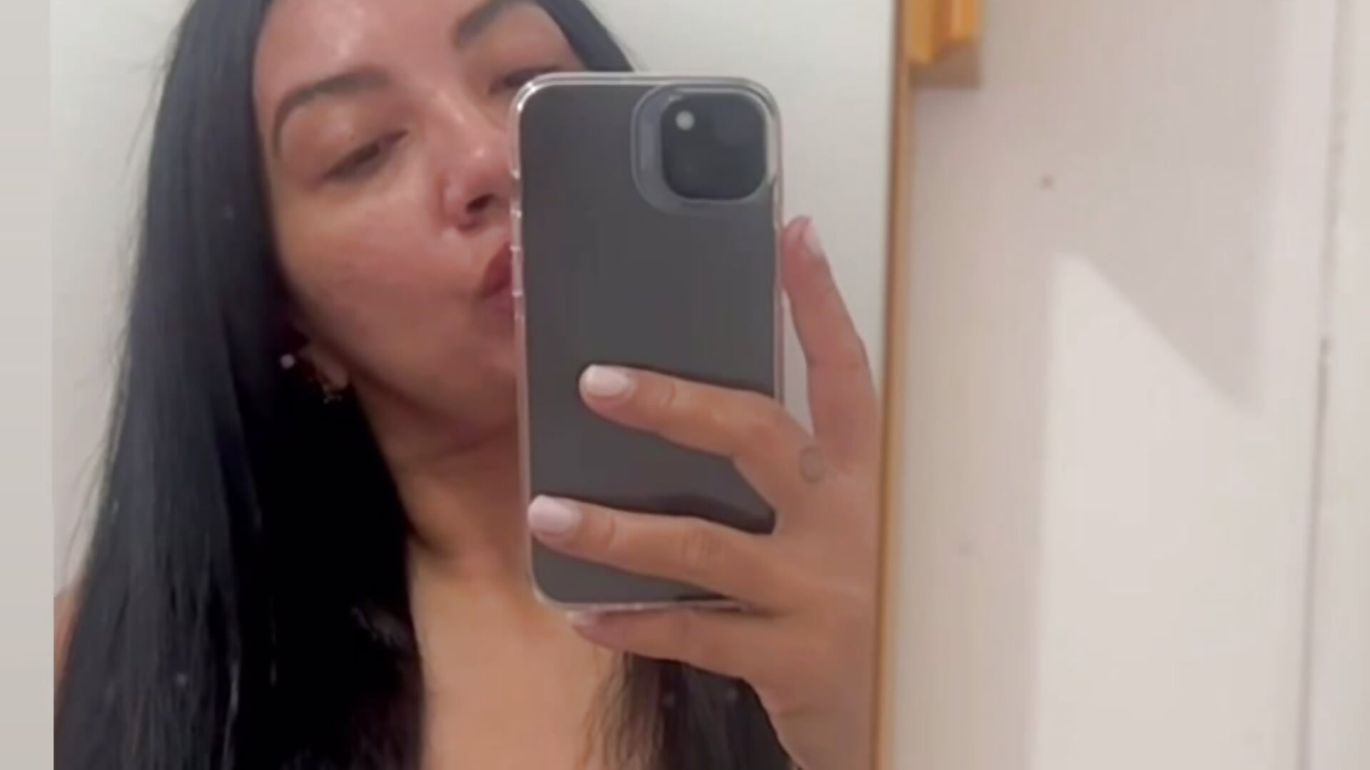 238A9D89-5C06-419A-9638-46607EB501E1 - βίντεο μοντέλου GoldenIsabella