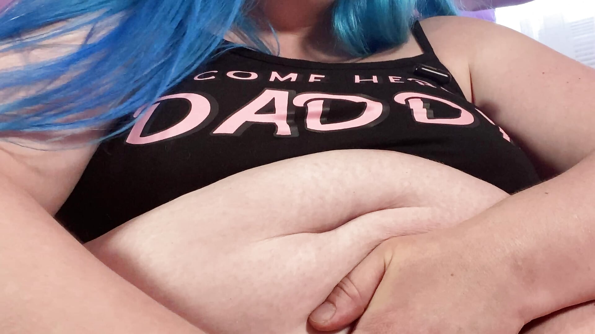 Kiki Squirts While You Watch