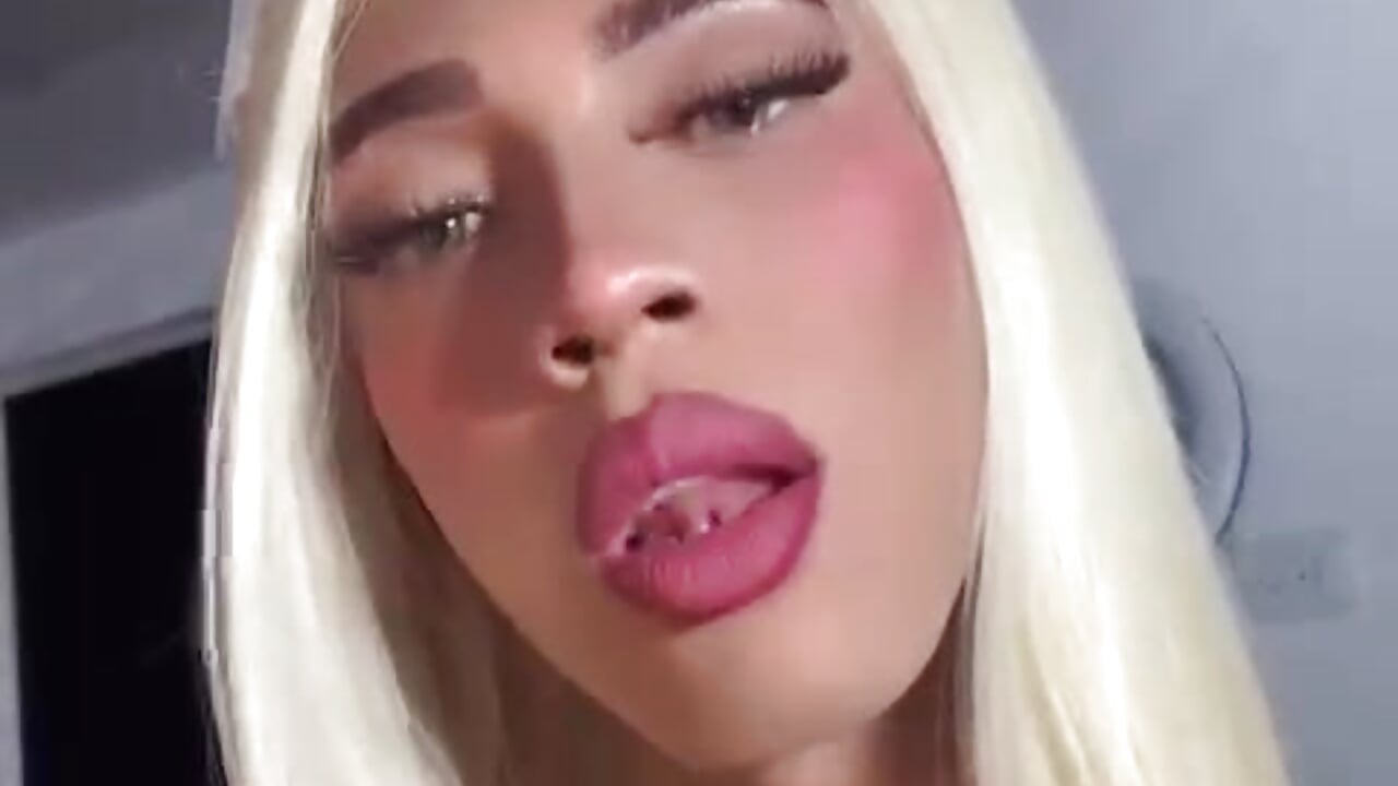 my world - video di Madissonbeer_ modella di cam