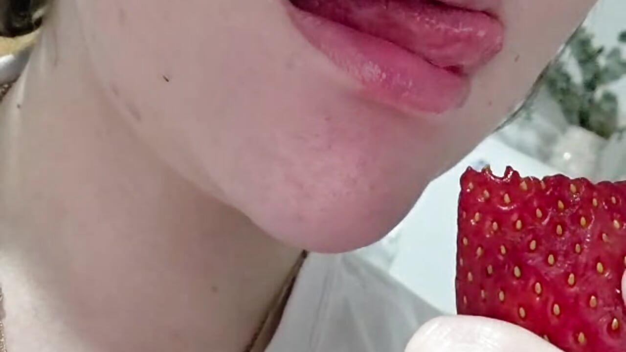 Do you love big kisses? - video od modelky/modela Sofia_Curvy04