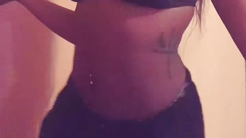 profile-intro-video-1786565513 - video di Caramel_Beauty modella di cam