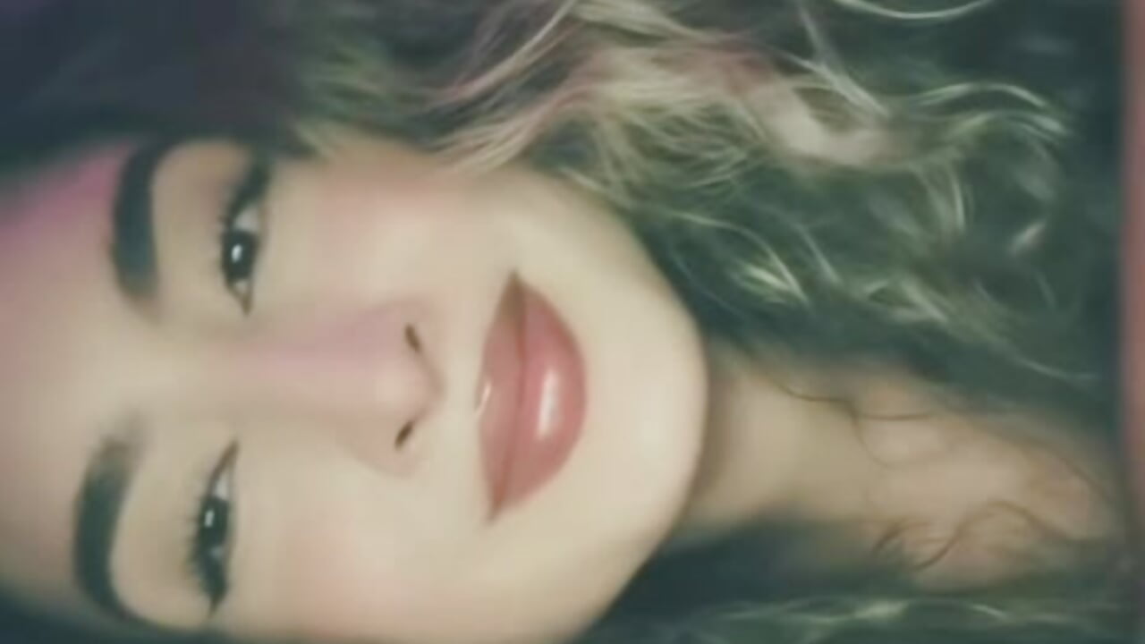 gaze at me ;) - vídeo de LuzShames modelo de câmara