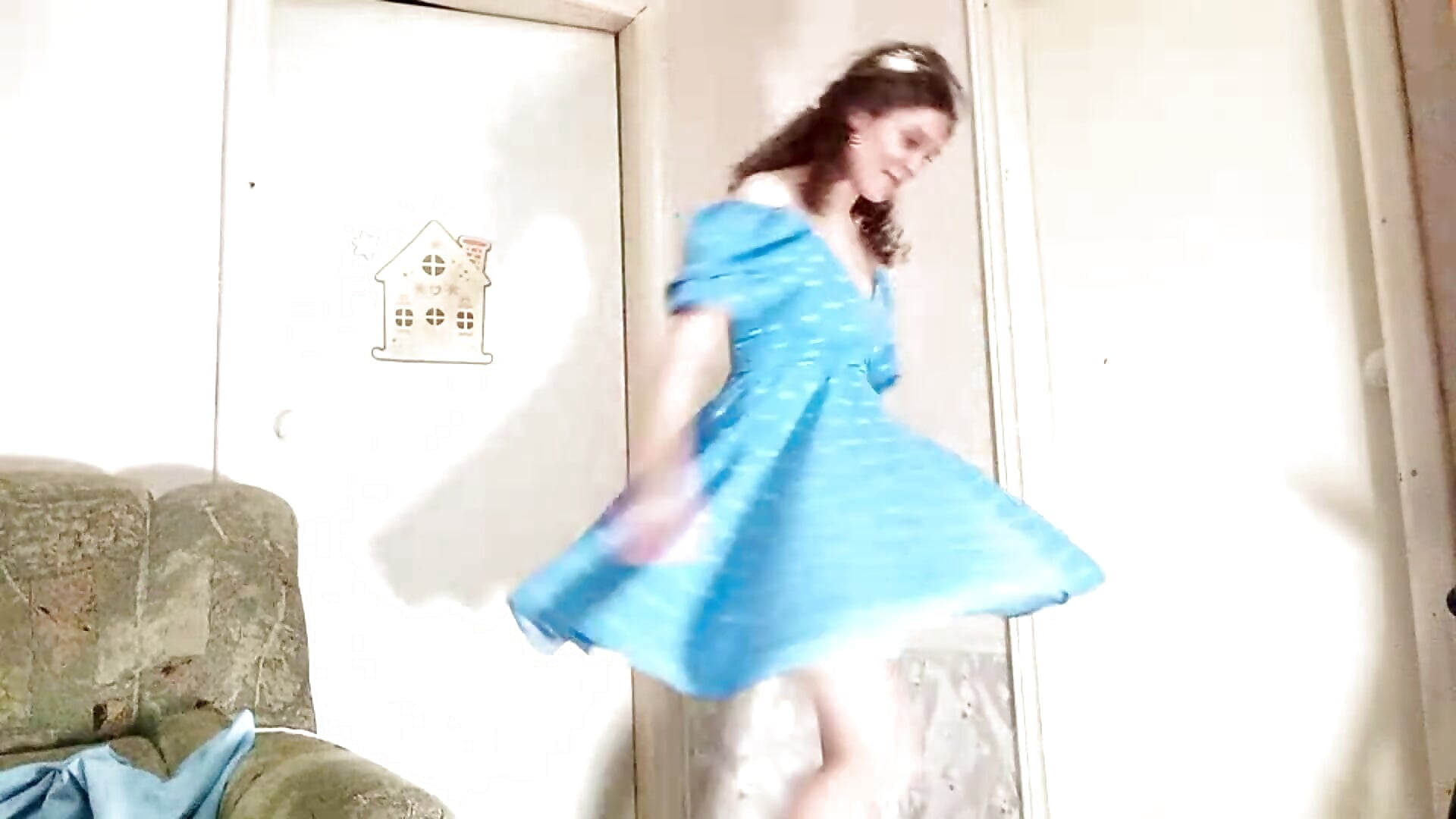 Spining 👗 - TheLastCentury adlı kamera modelinin videosu