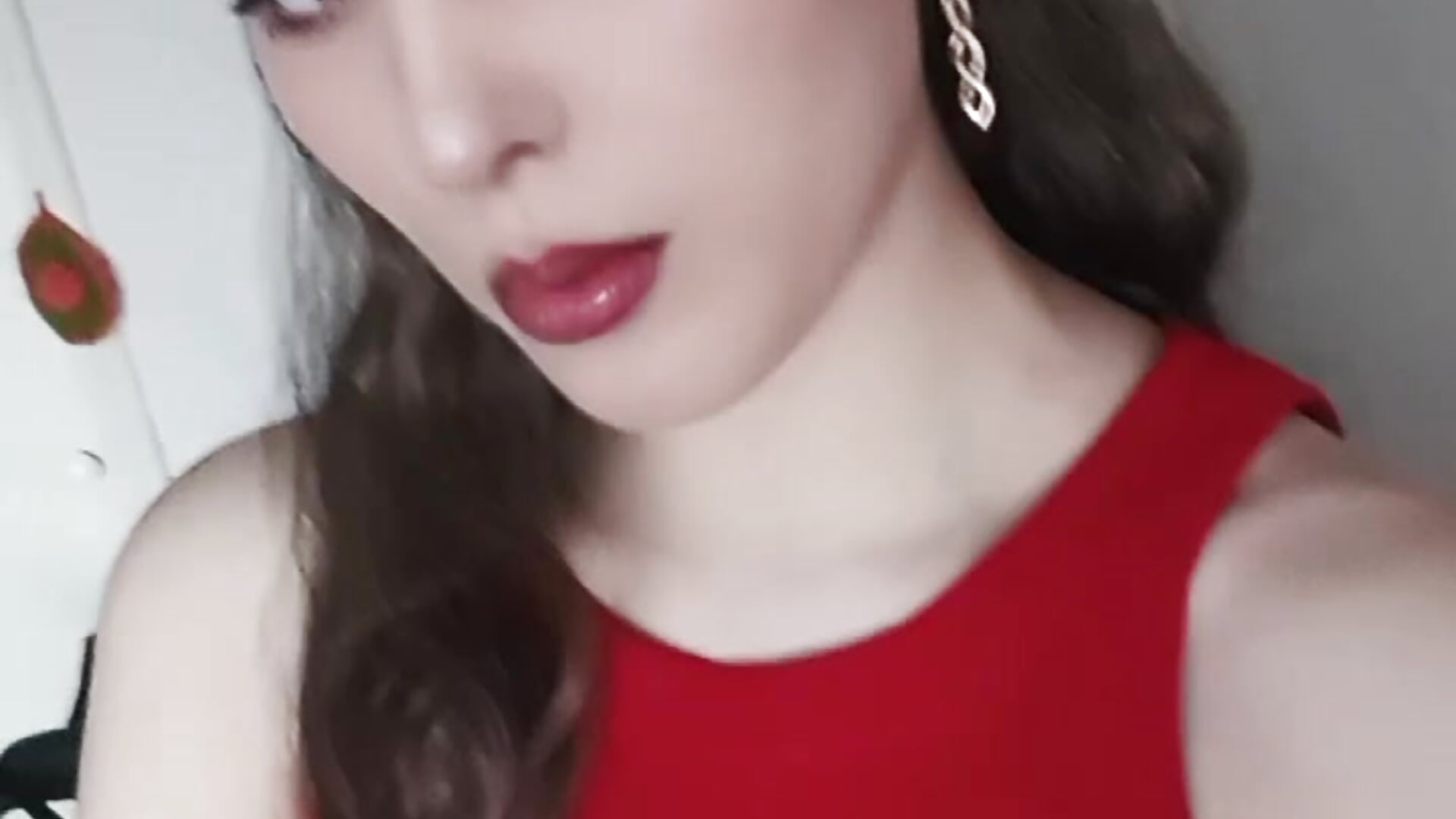 me in red - วิดีโอโดย TheLastCentury โมเดลแคม