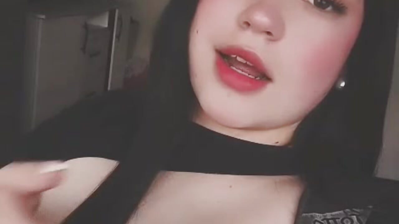 Feeling extra naughty today 😈 - vídeo de la modelo de cam Julieth_Caandy