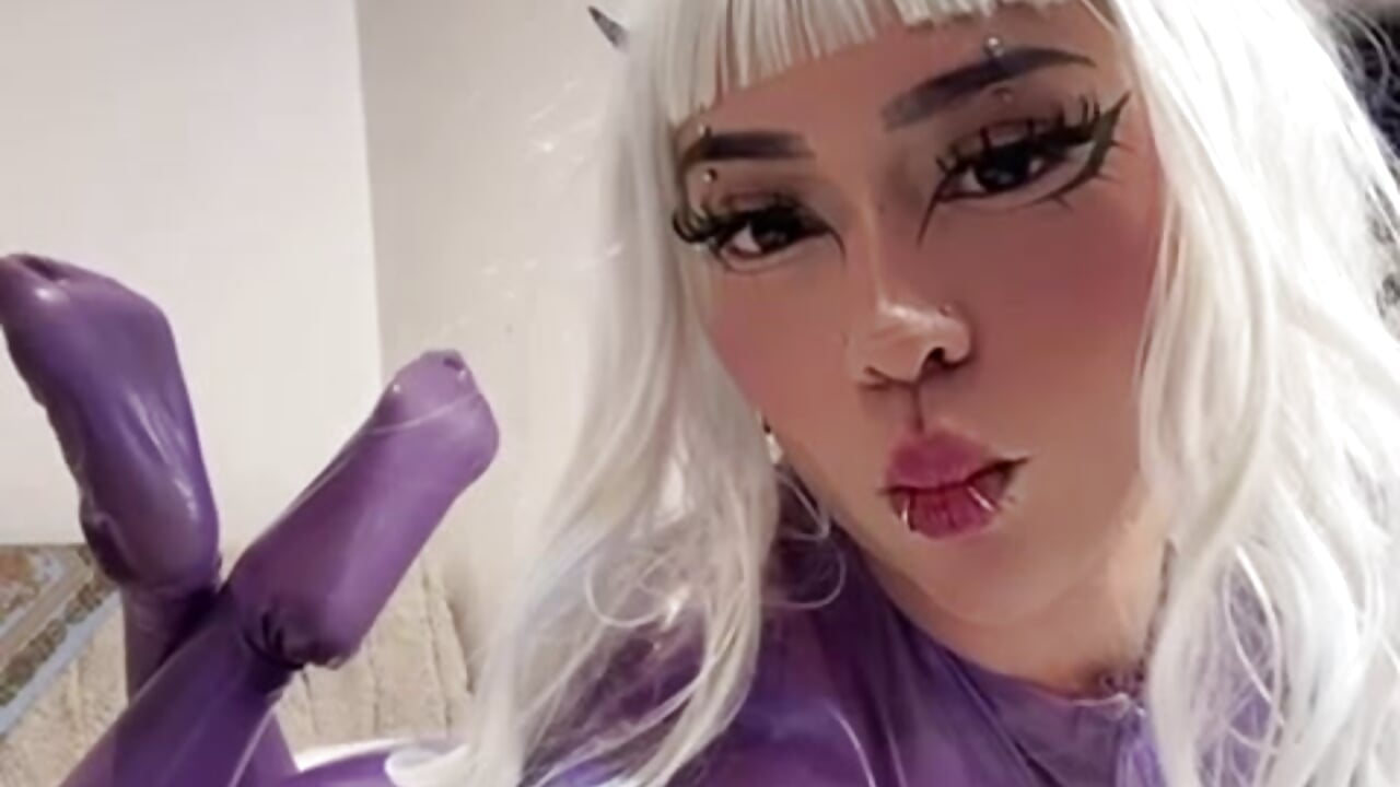 Your favorite doll - video by psychodoll_11 cam model