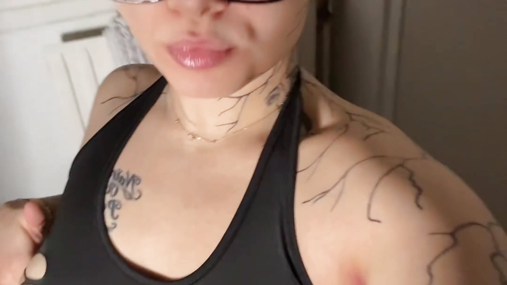 Seins - salope 🖤 - video av Bunny_devil cam-modell