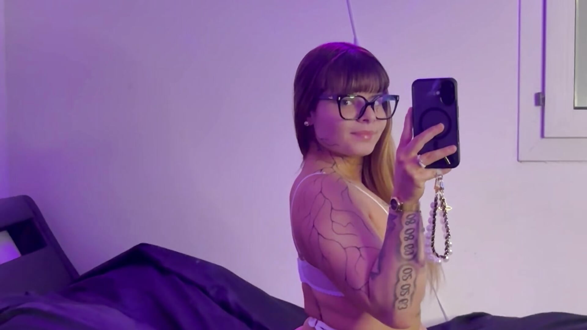 Fais-toi du bien sur moi 👅💦 – видео вебкам-модели Bunny_devil