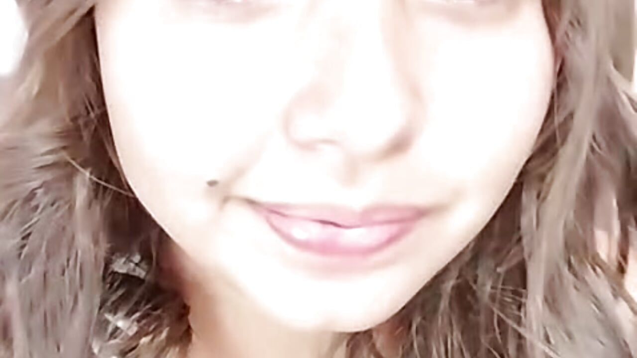 eyes - video di cherry_valeria modella di cam