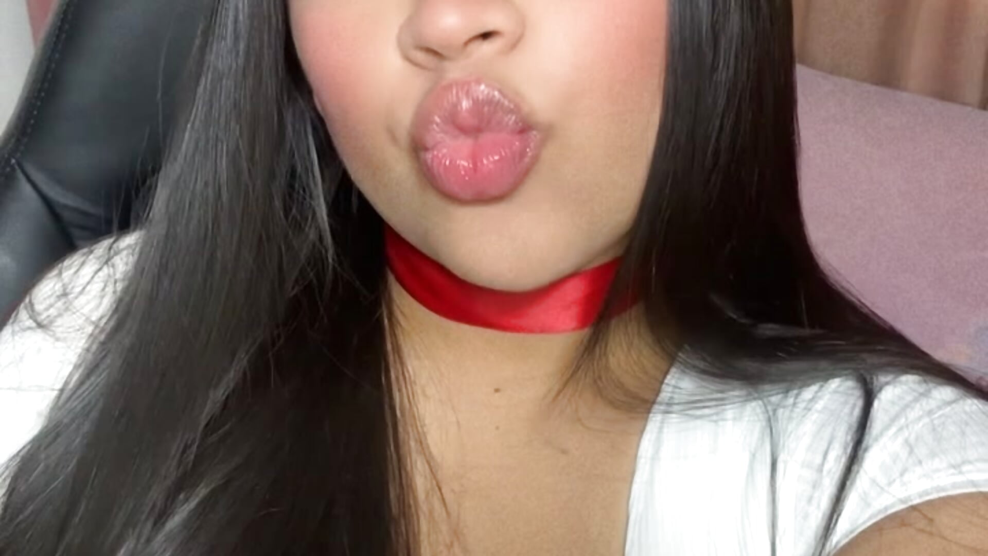 a kiss for you😘 - video by Emiru_Sofii cam model