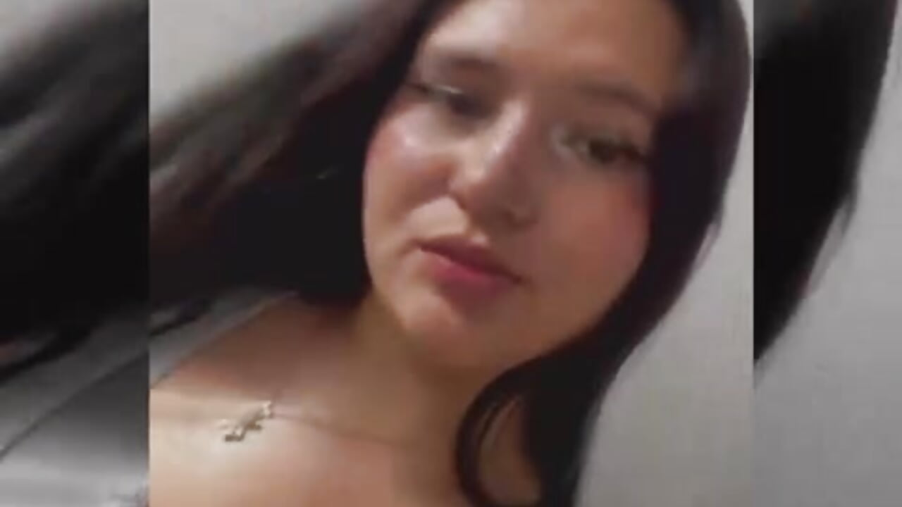 Hey - vídeo de la modelo de cam Charol_tits3