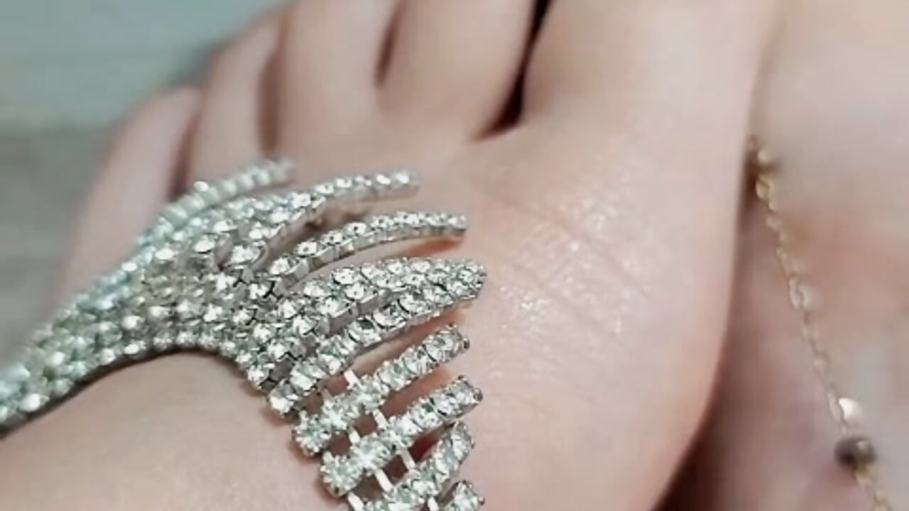 🤩😻kiss my lovely feet😻🤩 - video by Gisellestorm cam model