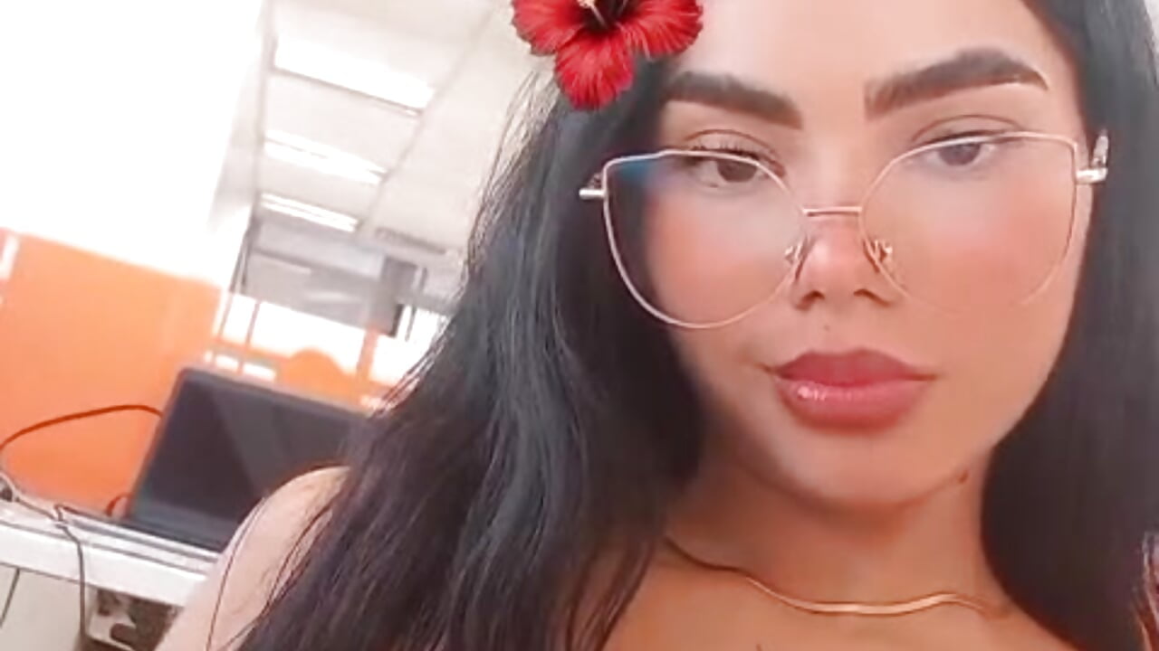 WhatsApp Video 2026-03-11 at 11,28,09 PM - clip cu oliva_squirt model videochat