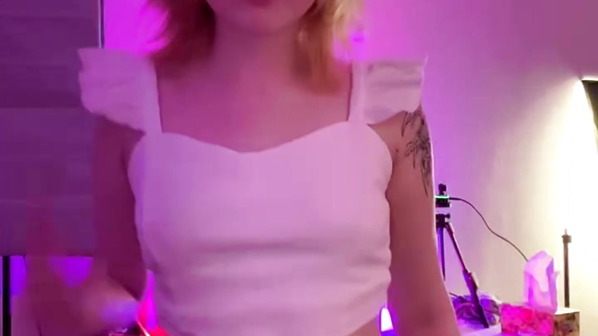 Public – video od webkamerové modelky TheaQuill