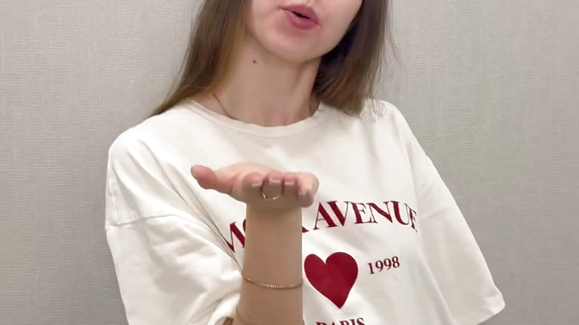 Hello <3 – video od webkamerové modelky HildaMaise