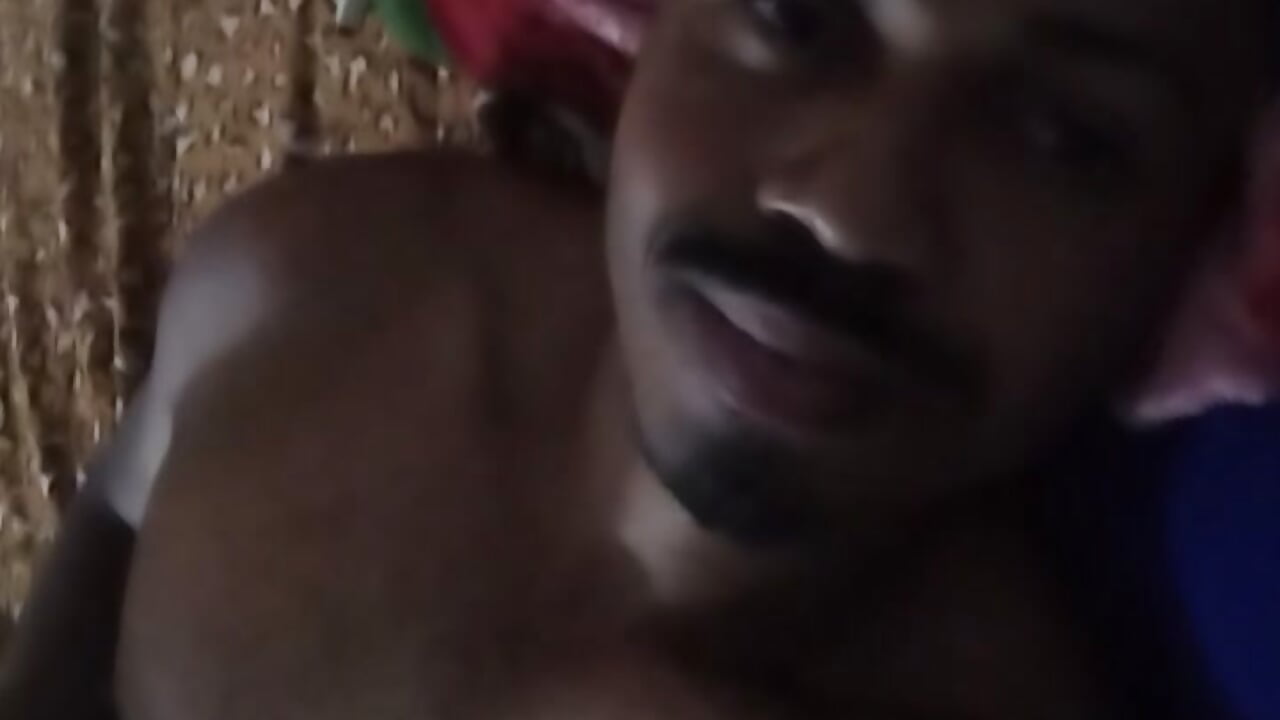 Vídeo em tendência de modelo na câmara dih01 5061