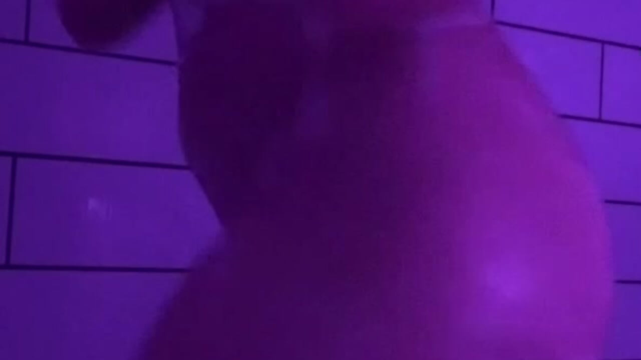 Shower twerk 🫧