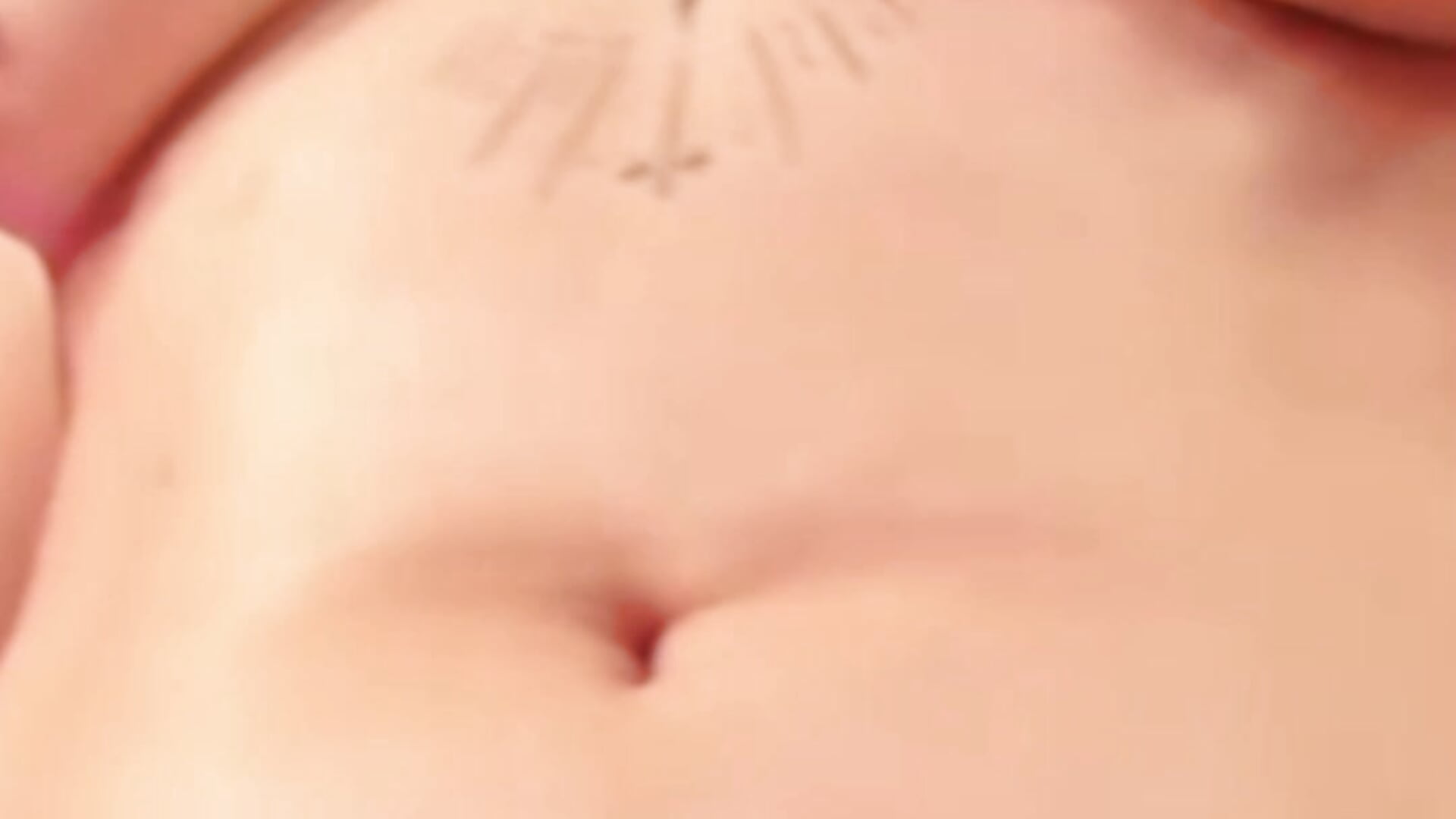 Free and topless... Do you like it? - vídeo de KarolyneLune modelo de câmara