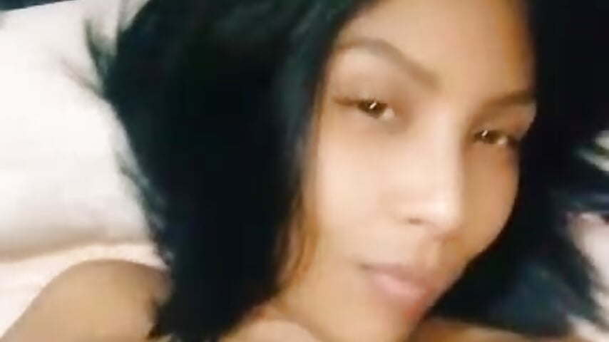 Music 🎶 - video oleh cosita_rica_1 kamera model