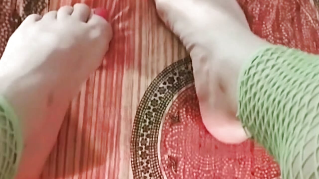 Adoro strusciarli in questo modo - video by feetandcock85 cam model