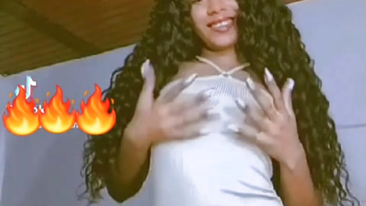 Public– AnnaHott- kameramodell videója