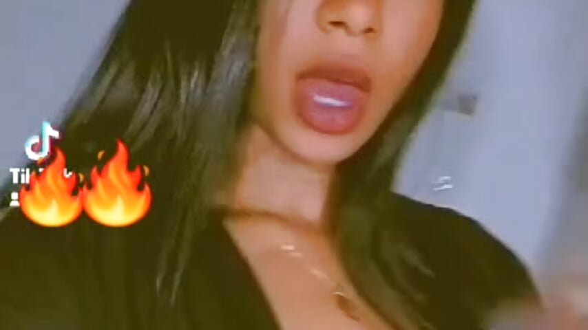 Public - vídeo de la modelo de cam AnnaHott_