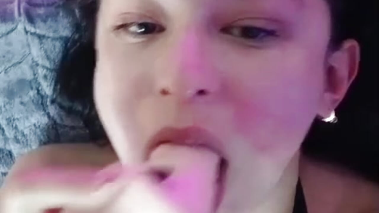 Would you like me to fill your cock with my saliva?💦🍆 – video od webkamerové modelky Danna_Greyy