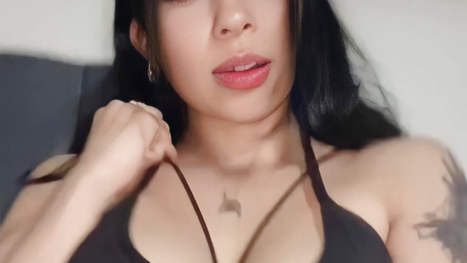 Hello Loves - vídeo de la modelo de cam Meg_Kuromi