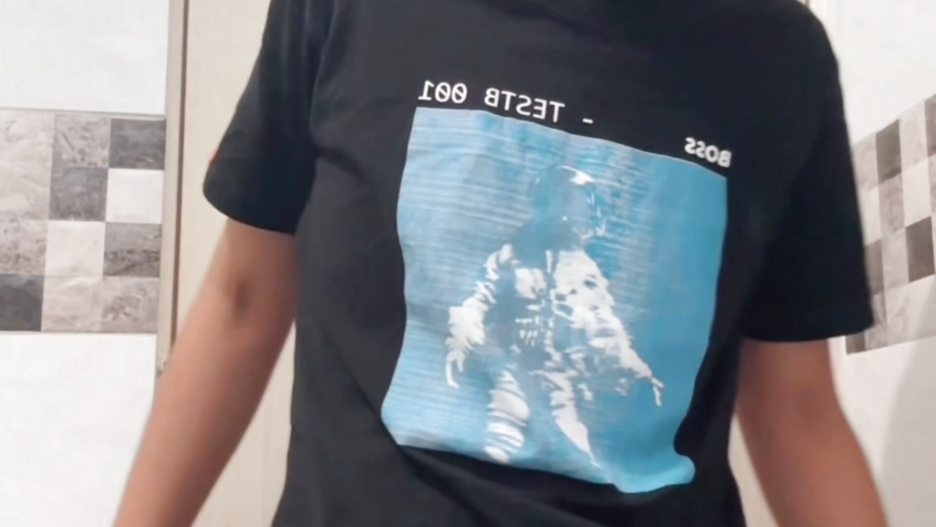 My dick asleep in the bathroom for you🫣🔥 - vídeo de la modelo de cam alejito_jeje