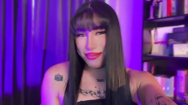 QUUEN ARI - βίντεο μοντέλου ARIANA_QUEEN1