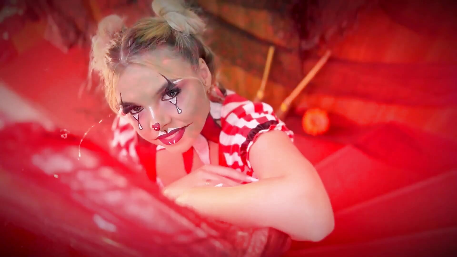 Trick or Tease 🎃 pt 1 – video od webkamerové modelky KimmBliss
