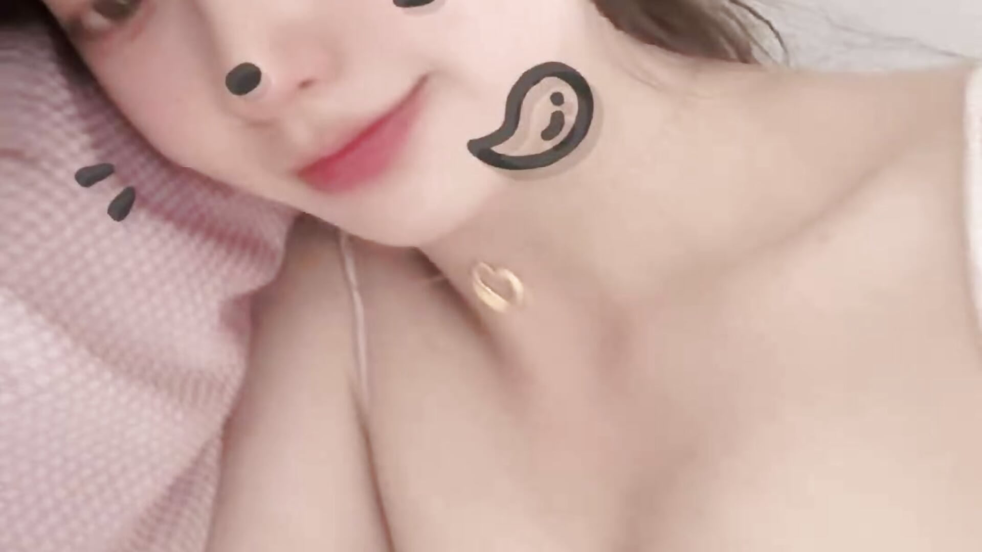 宿舍床上自恋一下