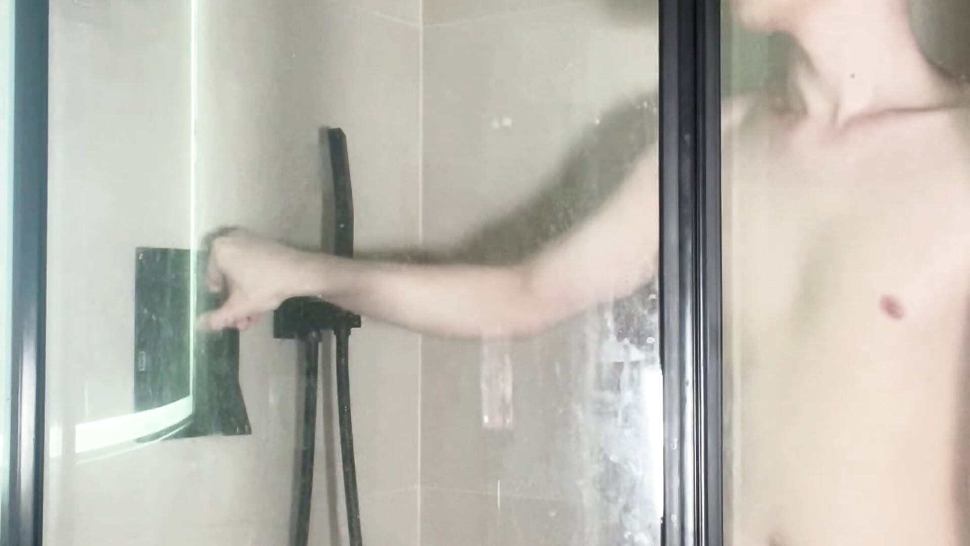Paul showers🧼