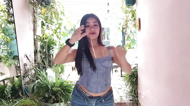 Do you like my outfit with my sexy jeans - video by Mia_luxxx_ cam model