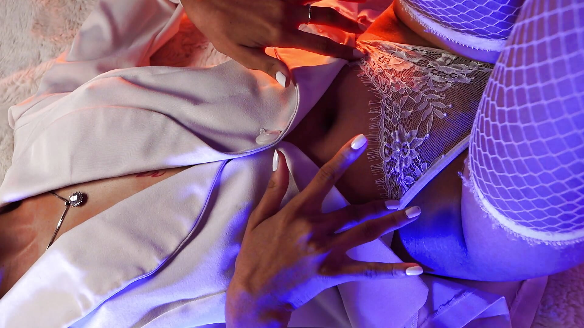 Body tease 😈 - فيديو من ElaineLaurent موديل الكام