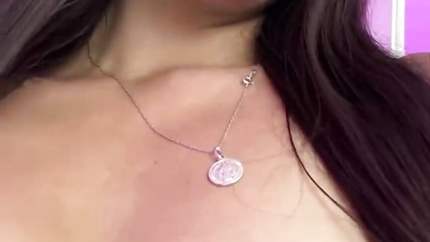 How you want me to be for you? - video của người mẫu cam AliciaRoux