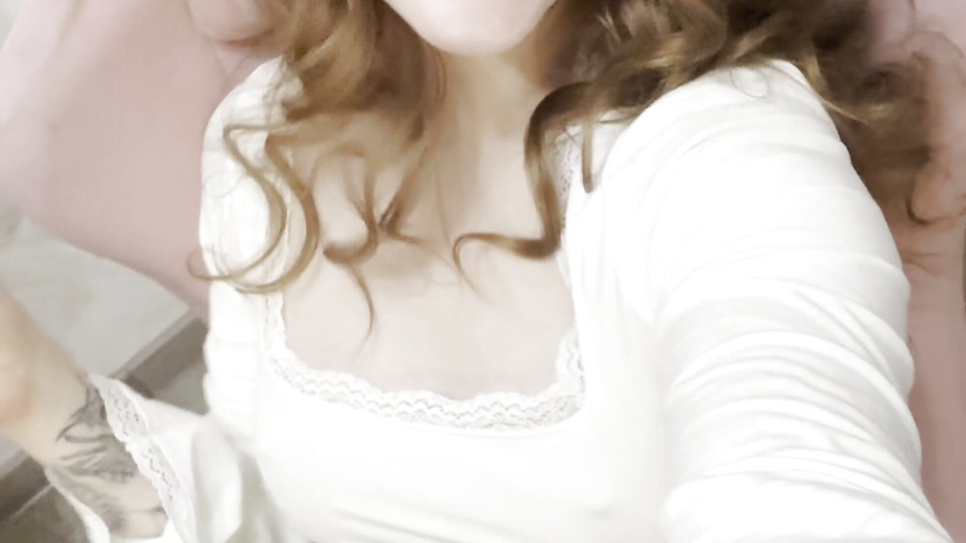 oops the shirt is too transparent ^^ - video RitaGolden kameramallilta