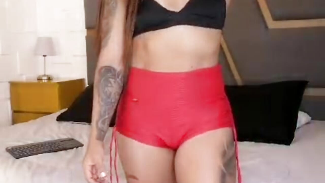 “You are not just attraction… “You are curiosity mixed with fantasies.” 🌑 - Video von Allison_Owenns Cam-Model