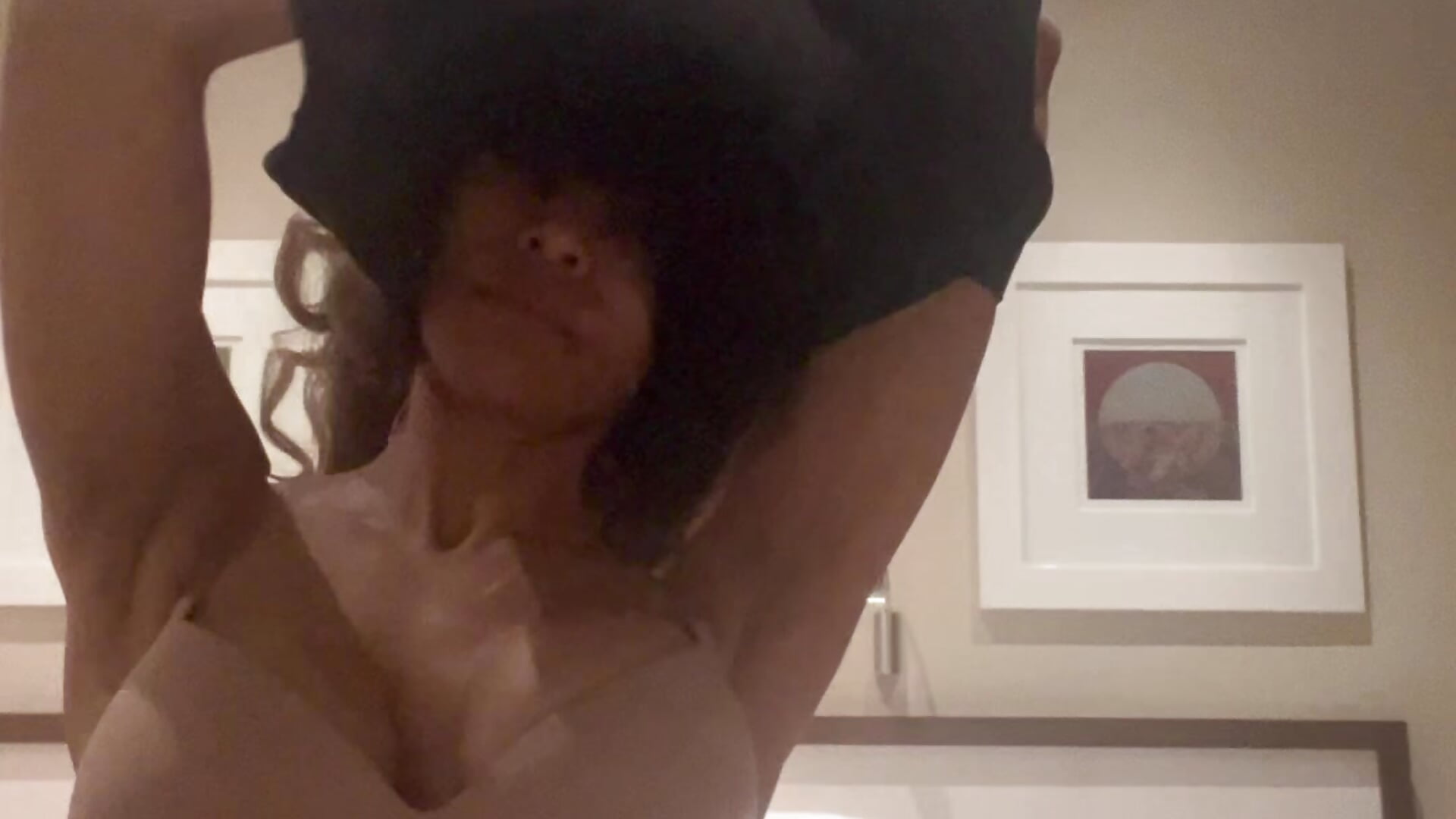 A little strip tease - video van ChinaVagina cam-model