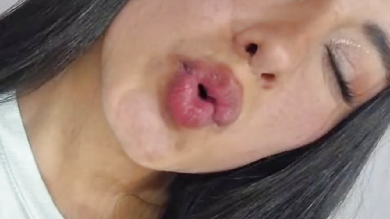 WhatsApp Video 2026-03-13 at 4,24,44 PM - video di lola_pink17 modella di cam