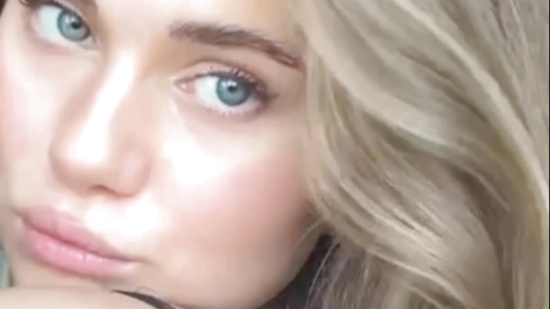 Love me? - vidéo du modèle de showcams Miss_Blessnyth